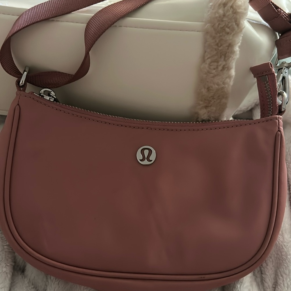 luluemon shoulder bag new without tags